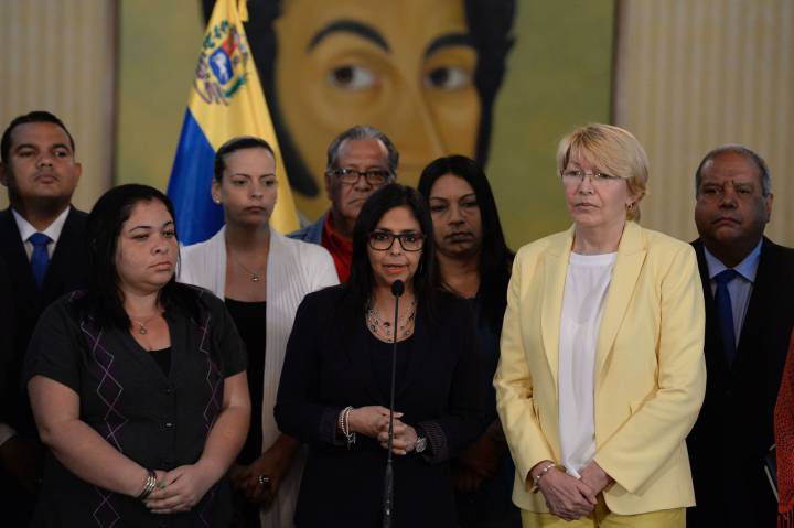La ministra de Exteriores de Venezuela, Delcy Rodríguez, en la rueda de prensa celebrada en Caracas. La ministra de Exteriores de Venezuela, Delcy Rodríguez, en la rueda de prensa celebrada en Caracas.