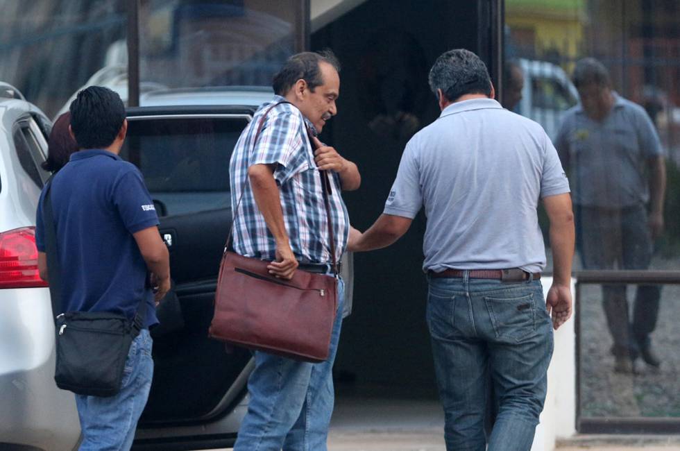 O diretor geral da Lamia ao ser detido por determinação da Promotoria. O diretor geral da Lamia ao ser detido por determinação da Promotoria.