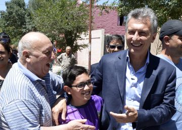 Macri cumple un año fuerte en las encuestas y débil en la economía
