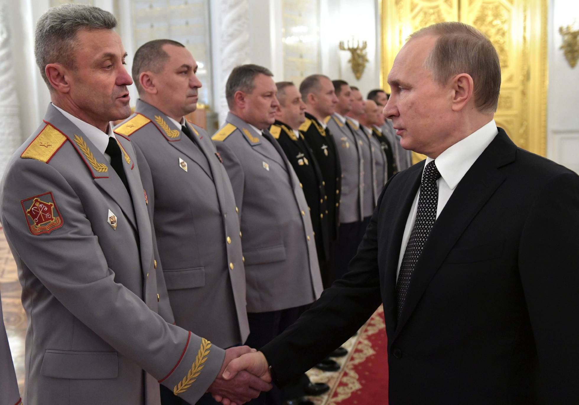 El presidente ruso con altos cargos militares en el Kremlin, el pasado miércoles. El presidente ruso con altos cargos militares en el Kremlin, el pasado miércoles.