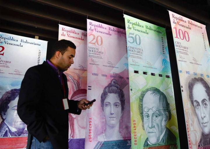 Venezuela emite billetes de mayor denominación ante la caída del bolívar Venezuela emite billetes de mayor denominación ante la caída del bolívar