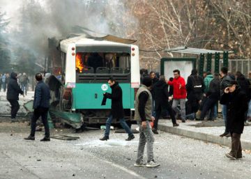 13 muertos en un atentado contra un autobús con soldados en Turquía