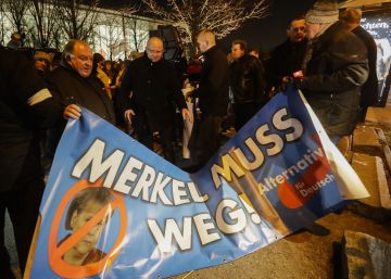 “Merkel tiene sangre en sus manos” “Merkel tiene sangre en sus manos”