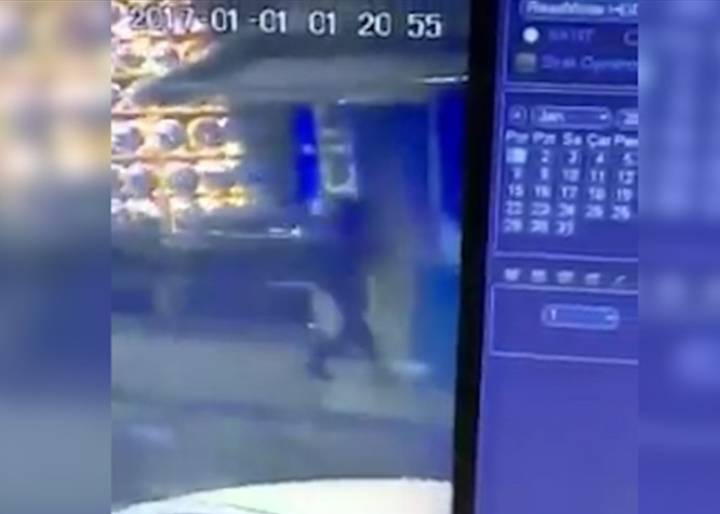Imágenes del inicio del atentado contra la discoteca de Estambul Imágenes del inicio del atentado contra la discoteca de Estambul