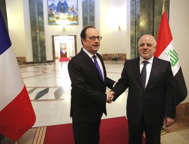 El presidente frances François Hollande con el primer ministro iraquí Fuad Masum, este lunes en Bagdad. El presidente frances François Hollande con el primer ministro iraquí Fuad Masum, este lunes en Bagdad.