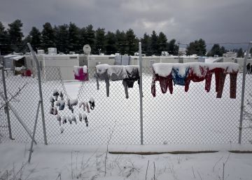 Grécia critica a falta de solidariedade da UE, enquanto o frio castiga os imigrantes