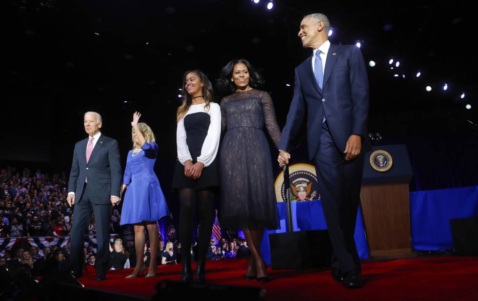 Obama, amb la seva dona, Michelle, la seva filla Malia i el vicepresident Joe Biden, acompanyat també de la seva dona, Jill.