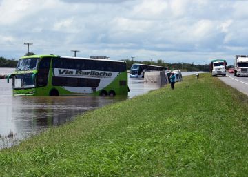 Las inundaciones golpean el centro de Argentina y amenazan la cosecha de soja