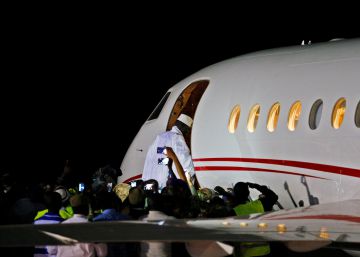 El expresidente de Gambia cede a la presión internacional y se exilia El expresidente de Gambia cede a la presión internacional y se exilia