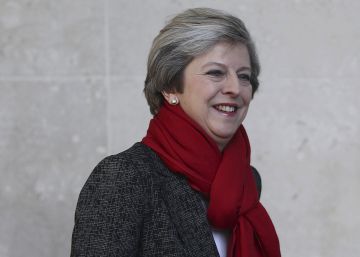 Theresa May vai discutir com Trump novo acordo comercial pós ‘Brexit’
