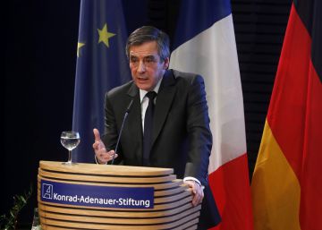 Fillon aboga ante Merkel por una nueva relación con el Kremlin