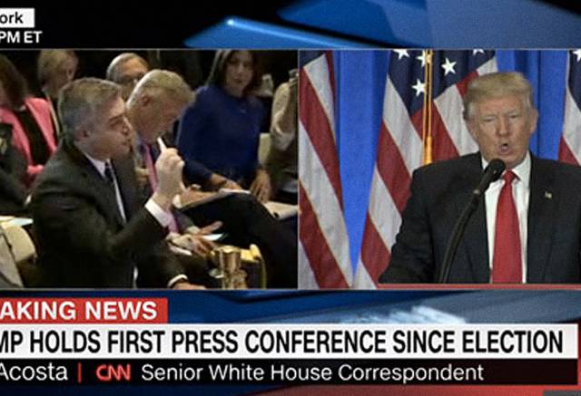 Donald Trump (D) y el periodista de la CNN James Acosta (I). Donald Trump (D) y el periodista de la CNN James Acosta (I).