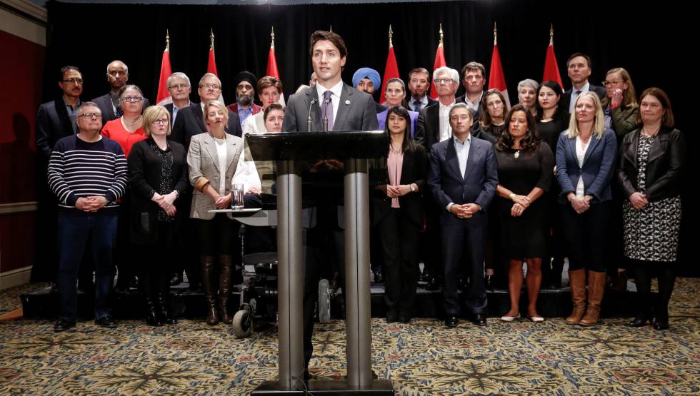 Justin Trudeau comparece este martes al término de una reunión con su equipo de gobierno.