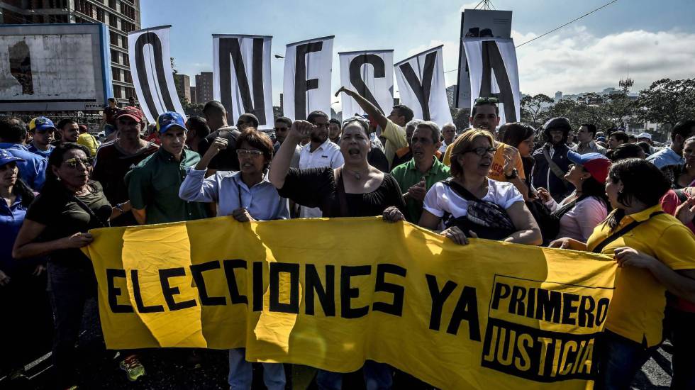 Opositores a Nicolás Maduro se manifiestan en caracas, el pasado martes.