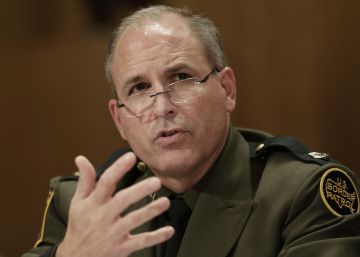 El jefe de la policía de fronteras de Estados Unidos deja el puesto