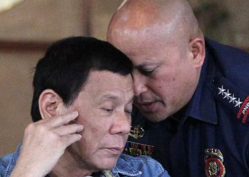 Duterte y el Dela Rosa, este lunes.