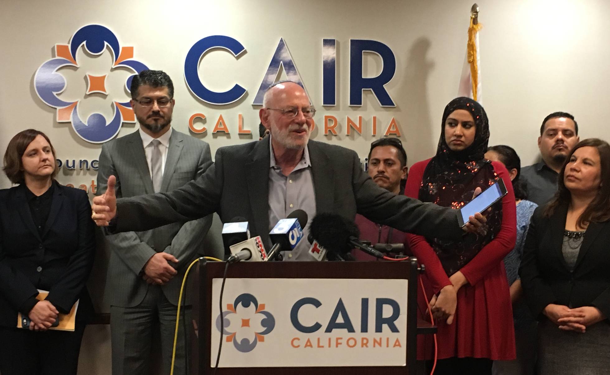 El rabino Steve Einstein, en la sede de la organización musulmana CAIR, el lunes en Anaheim. El rabino Steve Einstein, en la sede de la organización musulmana CAIR, el lunes en Anaheim.