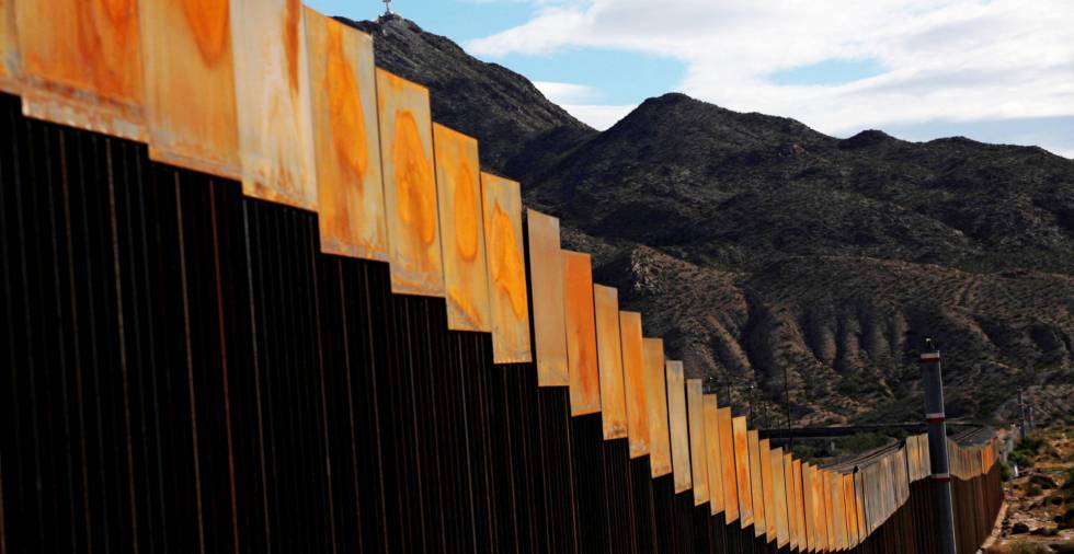 REPORTAJE | La cultura en español grita contra el muro de Trump.