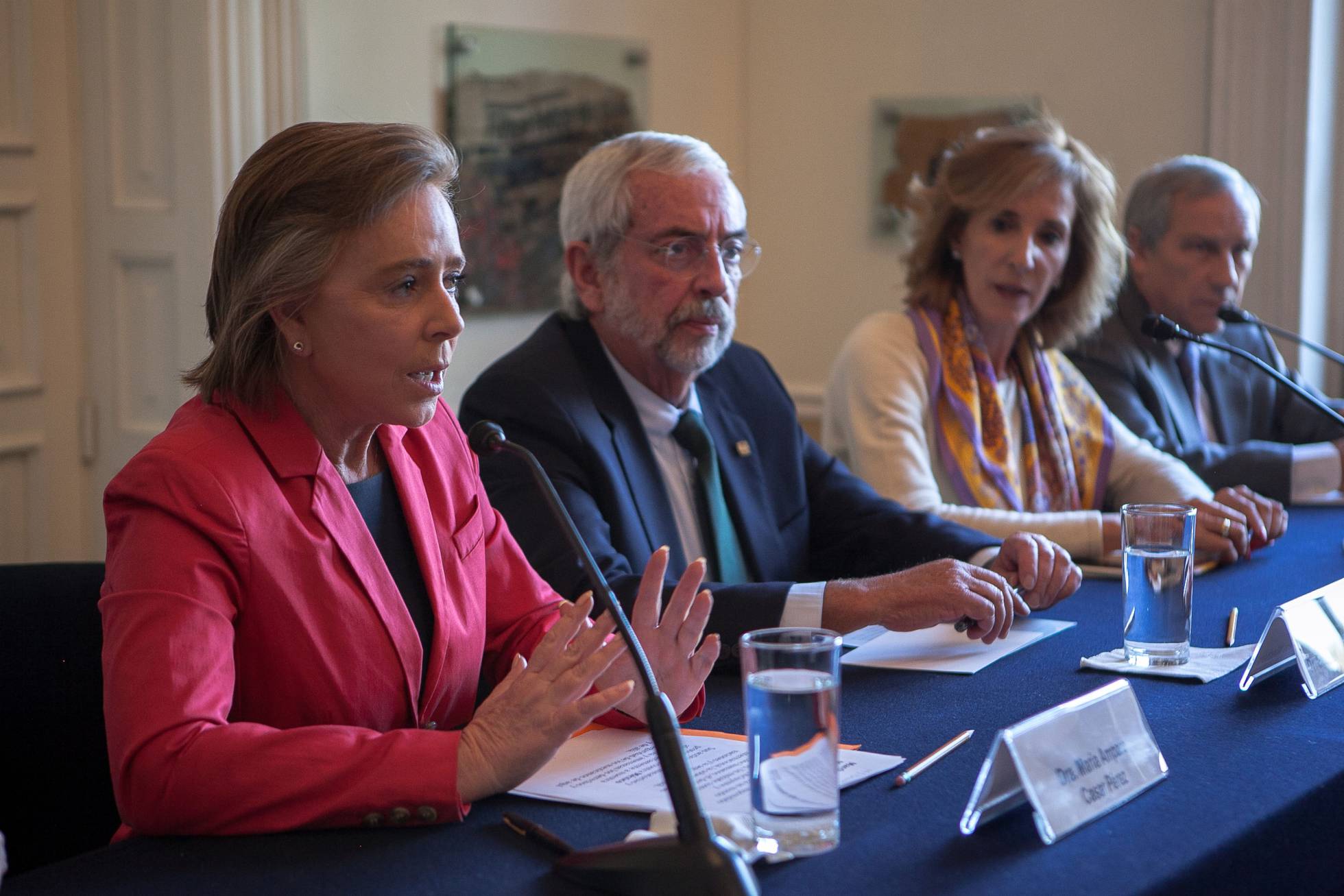 María Amparo Casar, Enrique Graue, rector de la UNAM, y María Elena Morera en rueda de prensa en la Casa del Lago. María Amparo Casar, Enrique Graue, rector de la UNAM, y María Elena Morera en rueda de prensa en la Casa del Lago.