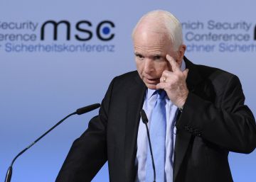McCain: “A primeira coisa que os ditadores fazem é reprimir a imprensa” McCain: “A primeira coisa que os ditadores fazem é reprimir a imprensa”