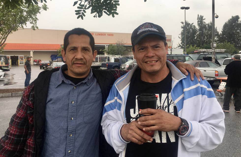 Raúl García (izquierda) y José Eduardo Paz, el martes en Los Ángeles. Raúl García (izquierda) y José Eduardo Paz, el martes en Los Ángeles.