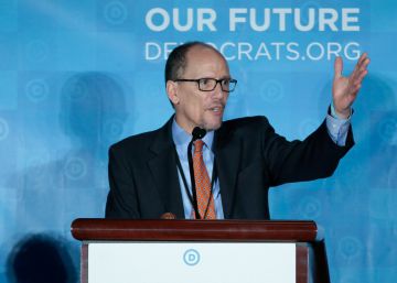 Democratas elegem um hispânico do establishment para os liderar na era Trump