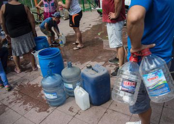 Los aluviones dejan sin agua potable a seis millones de personas en Santiago de Chile Los aluviones dejan sin agua potable a seis millones de personas en Santiago de Chile