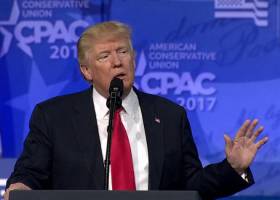 El padre del primer soldado muerto con Trump le rechazó en una ceremonia El padre del primer soldado muerto con Trump le rechazó en una ceremonia