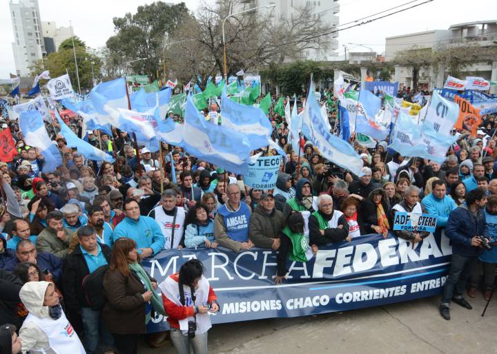 Los sindicatos reciben a Mauricio Macri con huelgas y manifestaciones Los sindicatos reciben a Mauricio Macri con huelgas y manifestaciones