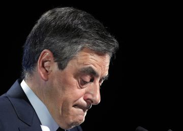 El cerco judicial y el político asfixian al abandonado candidato Fillon El cerco judicial y el político asfixian al abandonado candidato Fillon