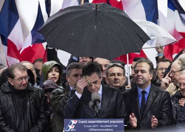 La cúpula de los conservadores negocia el inminente relevo de Fillon por Juppé La cúpula de los conservadores negocia el inminente relevo de Fillon por Juppé