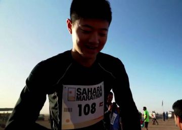 ¿Qué hace un chino de 16 años corriendo siete horas en el Sáhara?