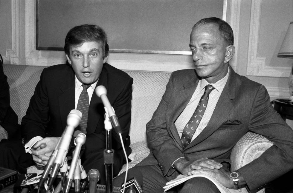 Donald Trump con su abogado Roy Cohn a principios de los años ochenta.