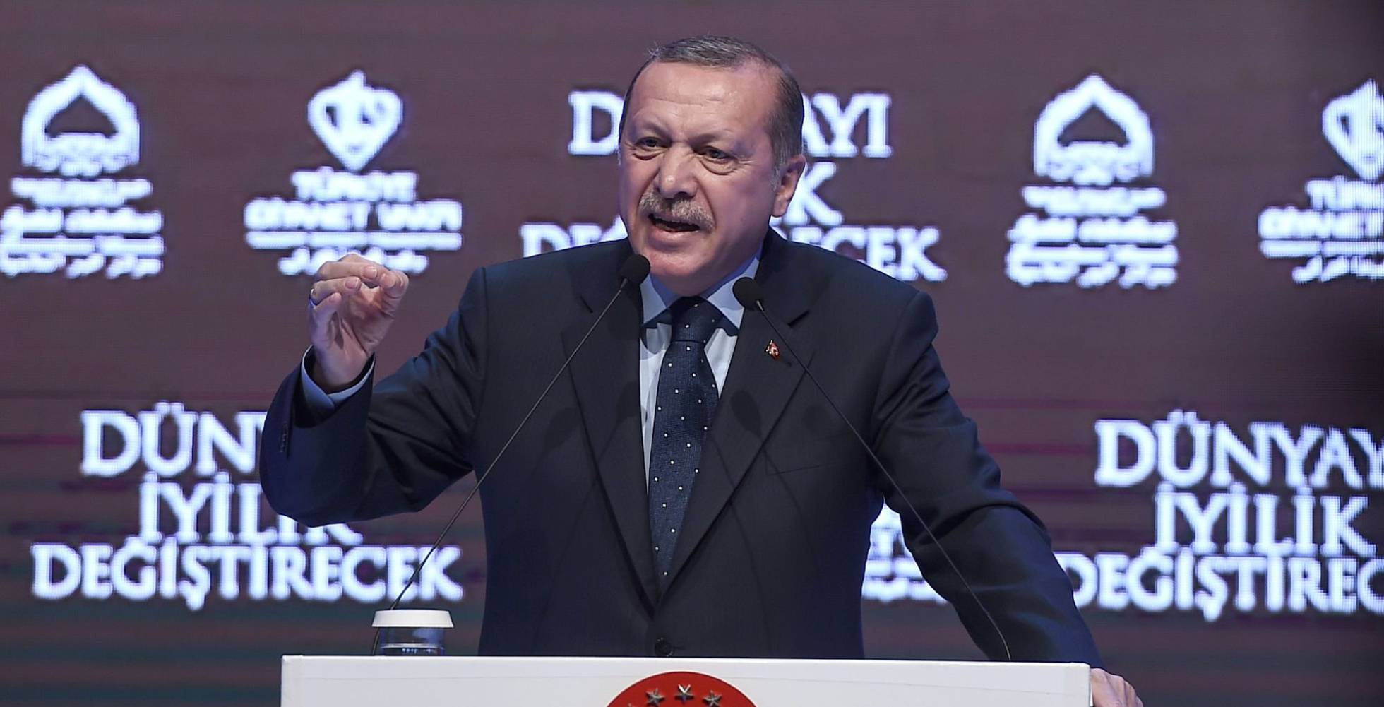 Turquia ameaça Holanda e acusa Merkel de apoiar terroristas