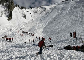 Cuatro personas mueren por un alud de nieve en los Alpes en Austria Cuatro personas mueren por un alud de nieve en los Alpes en Austria