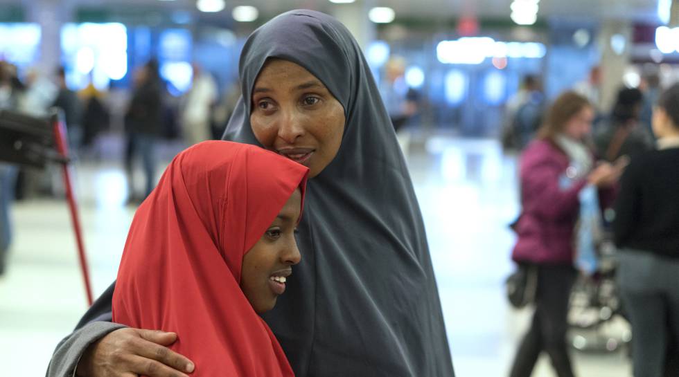 Dos mujeres somalíes en el aeropuerto de Nueva York, la semana pasada