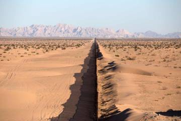 Un muro iraní para cortar las rutas de la droga