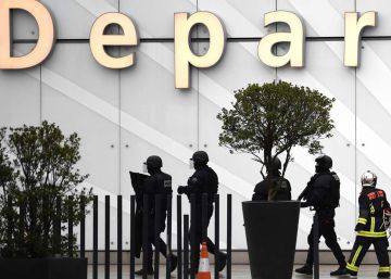 La policia mata un home que va robar l’arma a un soldat a l’aeroport d’Orly, a París