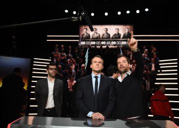 Emmanuel Macron se prepara para el debate electoral del lunes, en París.