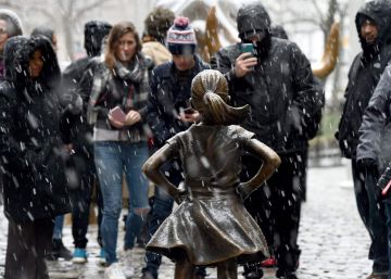 Petición para preservar a la niña que desafía al toro de Wall Street