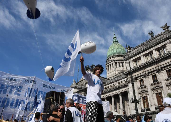 Los maestros mantienen la huelga y el pulso definitivo con Mauricio Macri Los maestros mantienen la huelga y el pulso definitivo con Mauricio Macri