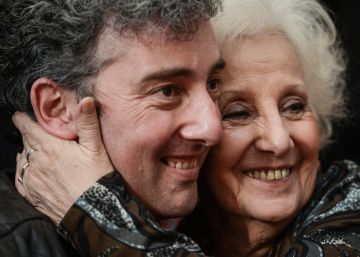 Ignacio Montoya Carlotto junto a Estela Carlotto, presidenta de Abuelas de Plaza de Mayo.