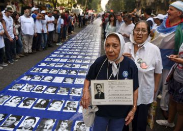 Miles de argentinos reivindican la cifra oficial de desaparecidos: “Fueron 30.000” Miles de argentinos reivindican la cifra oficial de desaparecidos: “Fueron 30.000”