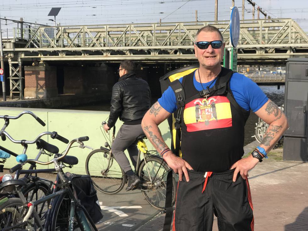 De Groot es a menudo increpado en las calles de Ámsterdam por la camiseta que lleva puesta.