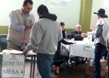 Ciudadanos participando en la consulta popular en Cajamarca, el pasado domingo. 