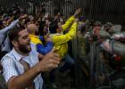 La oposición denuncia un golpe de Estado en Venezuela