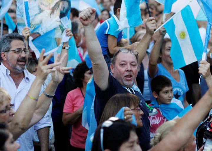Inédita manifestación masiva de apoyo al Gobierno en Argentina Inédita manifestación masiva de apoyo al Gobierno en Argentina