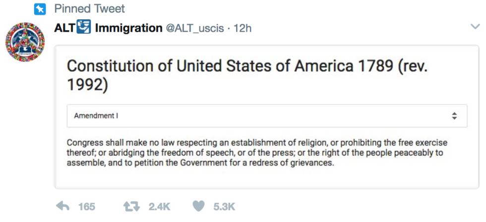 La Primera Enmienda, en un tuit de @alt_uscis.