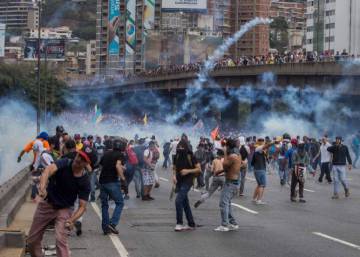 La oposición venezolana aumenta la presión contra el Supremo con otra marcha en Caracas
