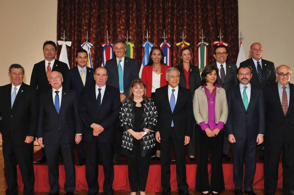 Los cancilleres del Mercosur y la Alianza del Pacífico durante la reunión en Buenos Aires.